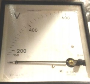 Miernik Woltomierz elektromagnetyczny 600V AC